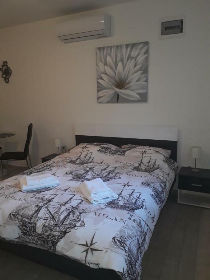 Apartments Lucija Сень Екстер'єр фото
