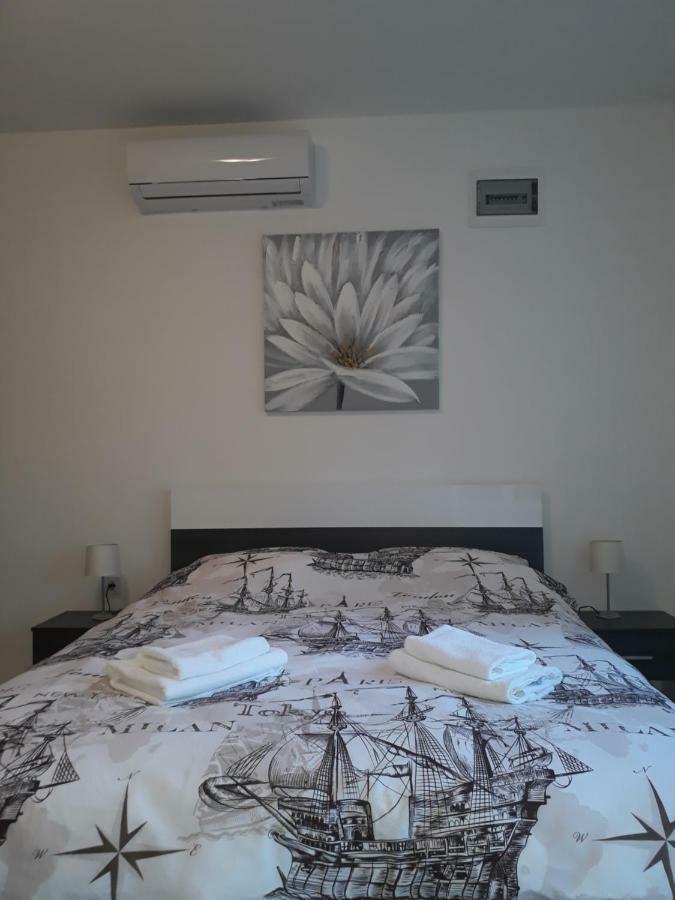 Apartments Lucija Сень Екстер'єр фото